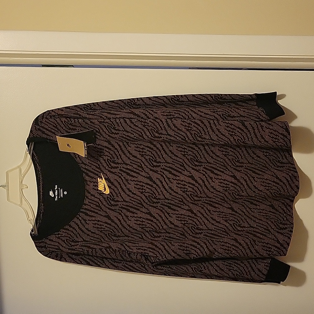 NWT: NIKE Women's Sportswear AOP Essentials Long Sleeve Top